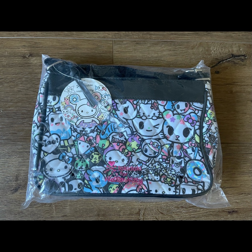 HELLO KITTY & TokiDoki-Imported (NWT) Crossbody Handbag - Picture 4 of 16